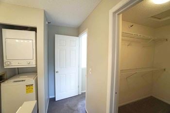 Edinborough 7602 york laundry + walk in closet